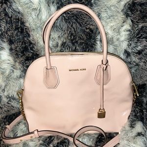 Micheal kors handbag/crossbody